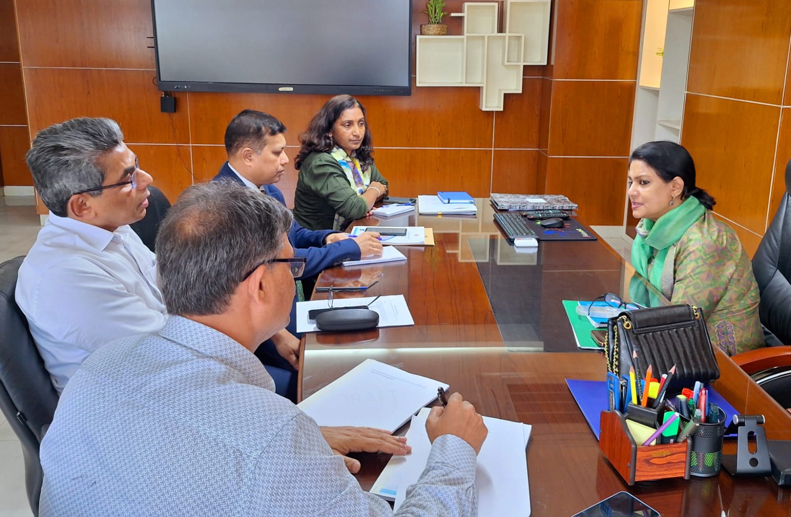 জলবায়ু ঝুঁকি মোকাবেলায় স্থানীয়দের মতামতকে গুরুত্ব দিতে হবে -রিজওয়ানা হাসান